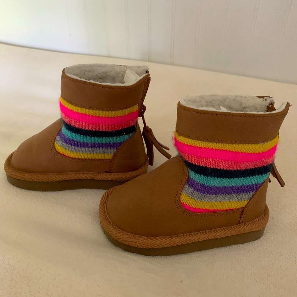 Gap toddler booties